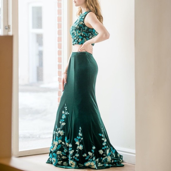 Mon Cheri 'Ellie Wilde' Floral Velvet Two-Piece Gown - Picture 2 of 10